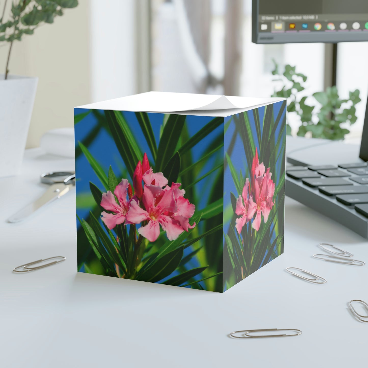Flower 32 Note Cube