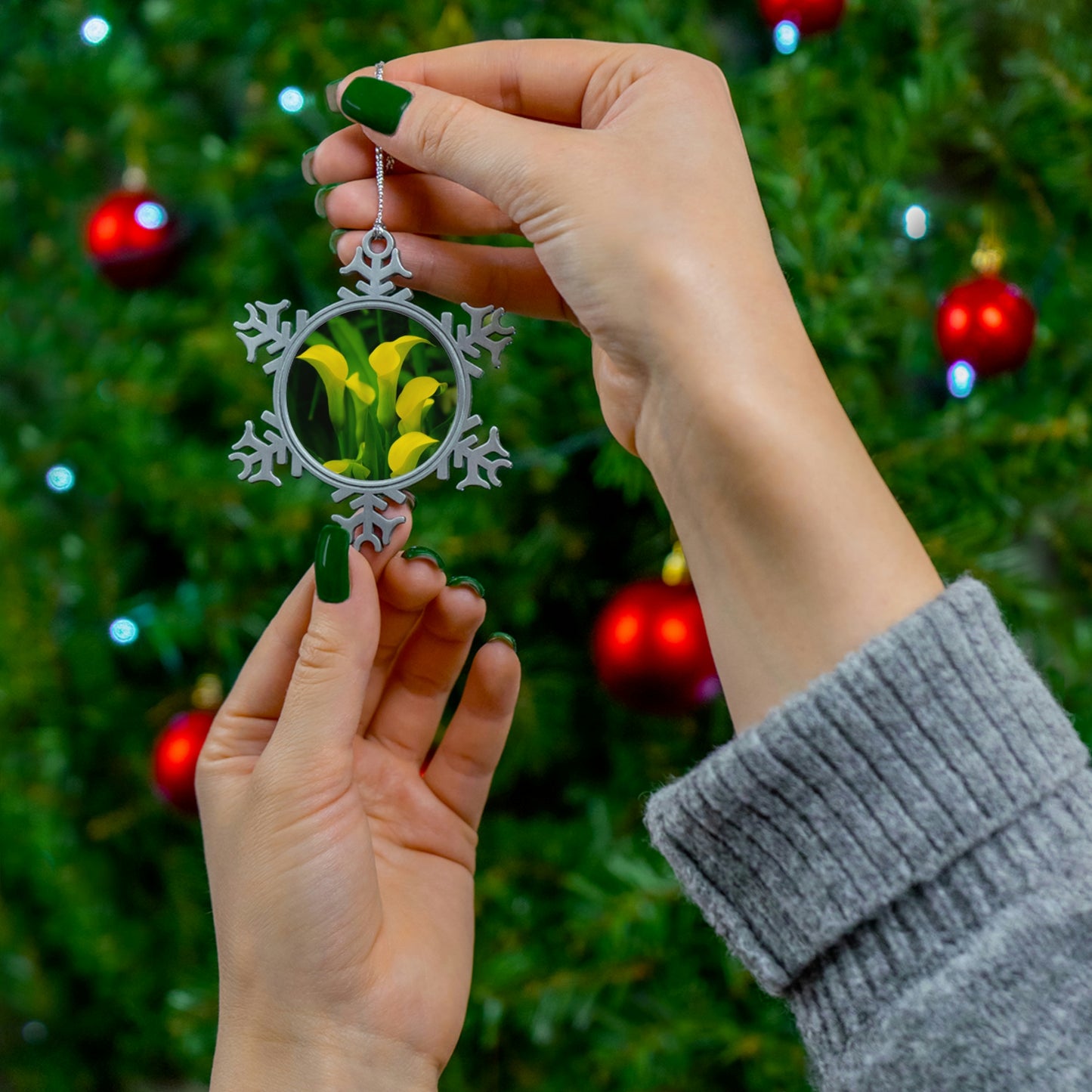 Flowers 33 Pewter Snowflake Ornament